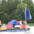Pod pełnym żaglem.
