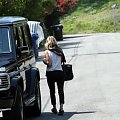 Ashley leaving her house in Mailbu-paparazzi lipiec 2007