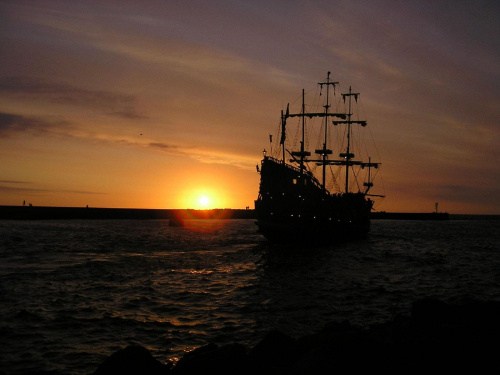 ostatni zachód słońca w Ustce. Pierwsze zdjęcie na Fotosiku. Witam !! #Zachód #Bałtyk #morze