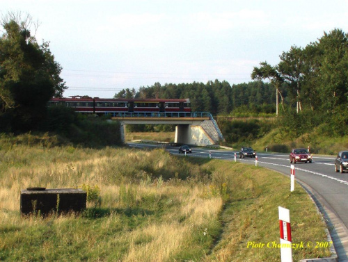 Kibel do Bydgoszczy pokonuje wiadukt nad pilską obwodnicą. #PKP #kolej #lato
