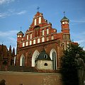 Kościół obronny powstał w linii murów miasta. Nie obronił się jednak przed sowiecką okupacją. #Wilno #KościółBernardynów