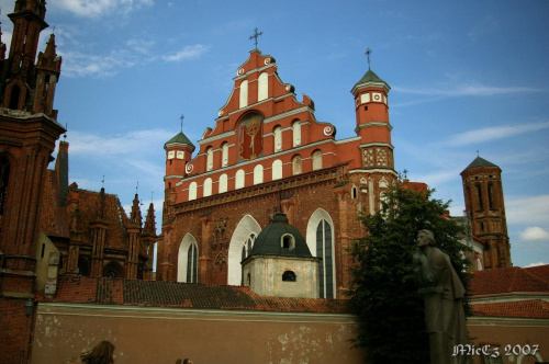 Kościół obronny powstał w linii murów miasta. Nie obronił się jednak przed sowiecką okupacją. #Wilno #KościółBernardynów