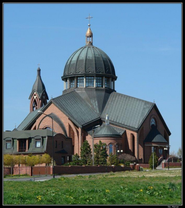 Ten kościół w Tychach wielu osobom architektonicznie przypomina meczet. Z pewnością jest ciekawy. #KościółTychy