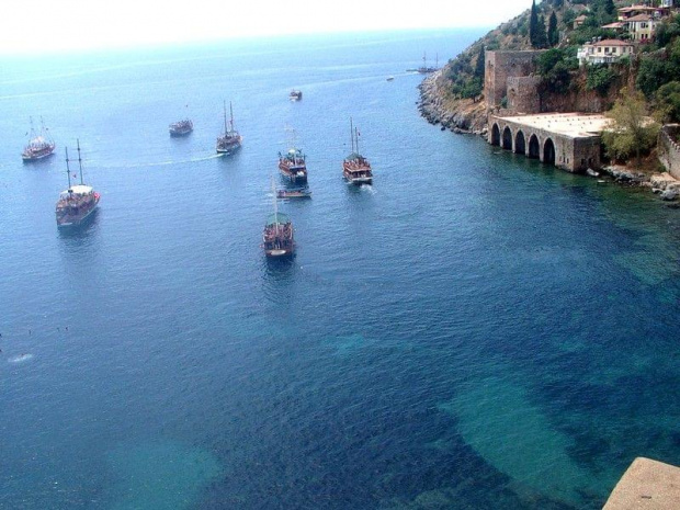 Widok na morze z "Czerwonej Wieży" - części obwarowań Zamku Kleopatry z 1226r #Turcja #wakacje