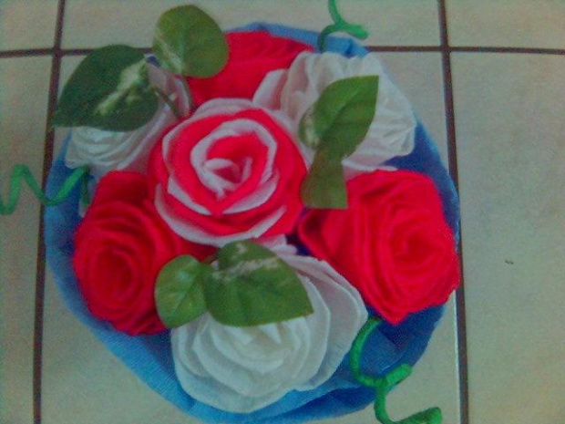 bukiet urodzinowy z 7 róż, 1-wszy bukiet #bukiet #KwiatyZBibuły #handmade