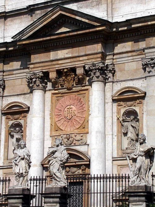 fasada barokowego kościoła śś Piotra i Pawła - ul. Grodzka