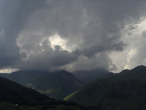 Lednik-najwyższy szczyt Kaukazu po stronie gruzińskiej.