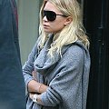 Ashley shops at Barneys in NYC-paparazzi wrzesień 2007