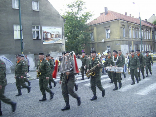 Pochód otwiera orkiestra wojskowa 11 LDKPanc #Plenerowe #PolskieMiasta