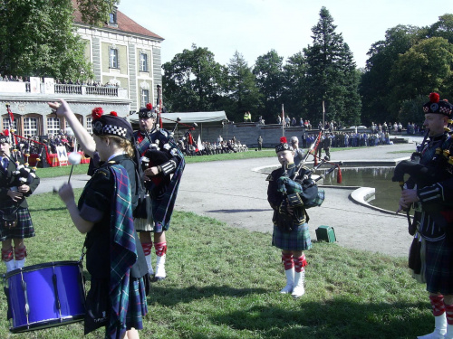 Przed defiladą okazale zaprezentował się zespół folklorystyczny z Częstochowy. #Militaria #Imprezy