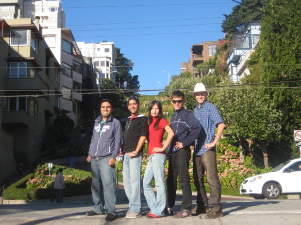 Edi, Carlos, Aika, Sławek, Rysio- Lombard Street w San Francisco