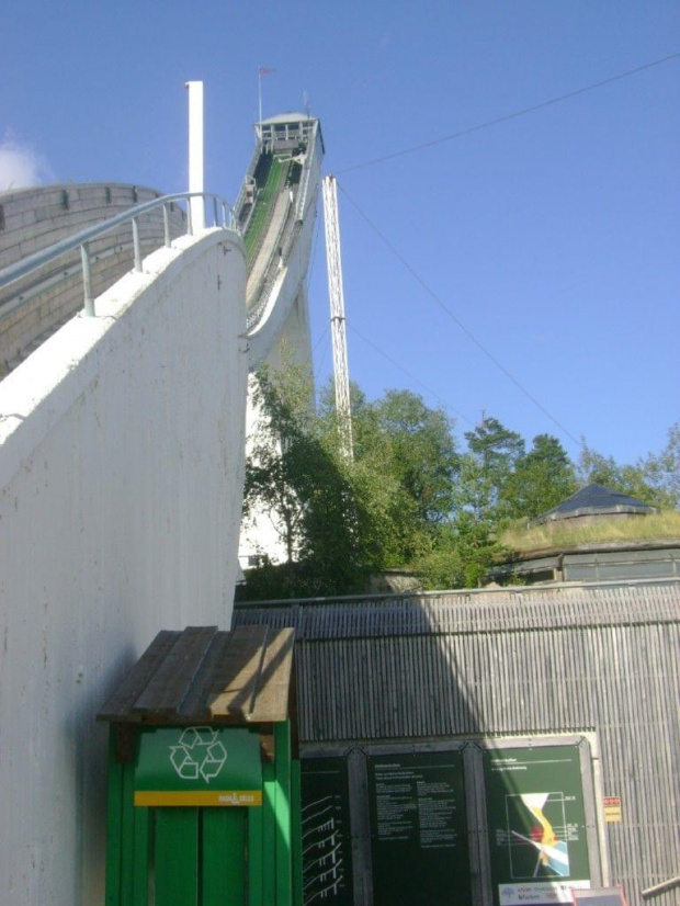 Holmenkollen, skocznia przy progu